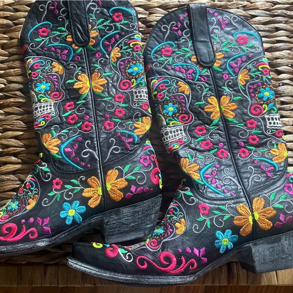Old Gringo Sugar Skull and Flower Embroidered Western Boots - Picture 7 of 7